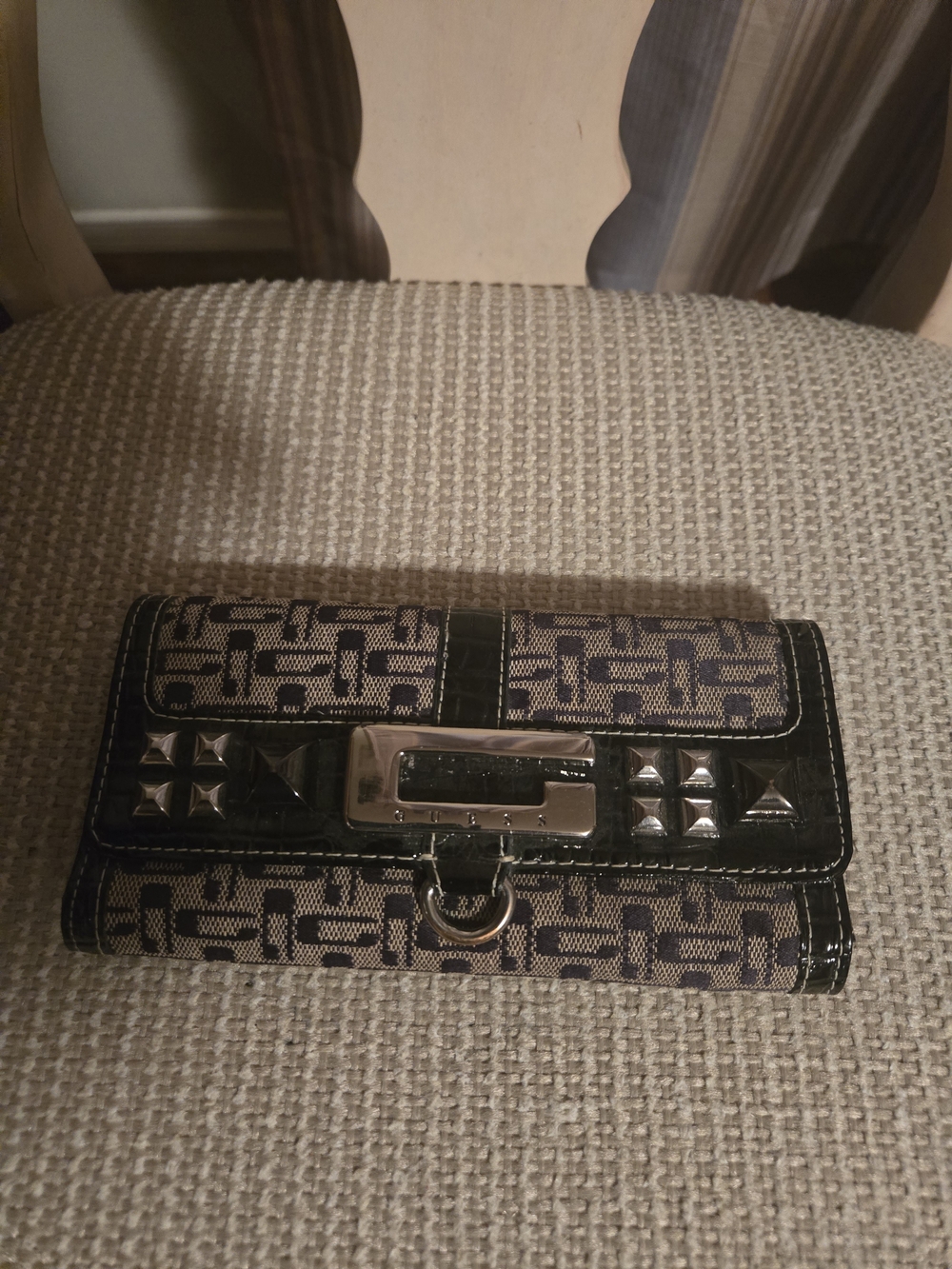 Guess Black and Gray Patterned Women's Clutch Wallet
